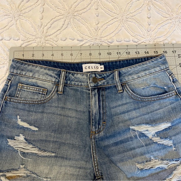 Cello distressed blue jeans Size Medium - Picture 3 of 4